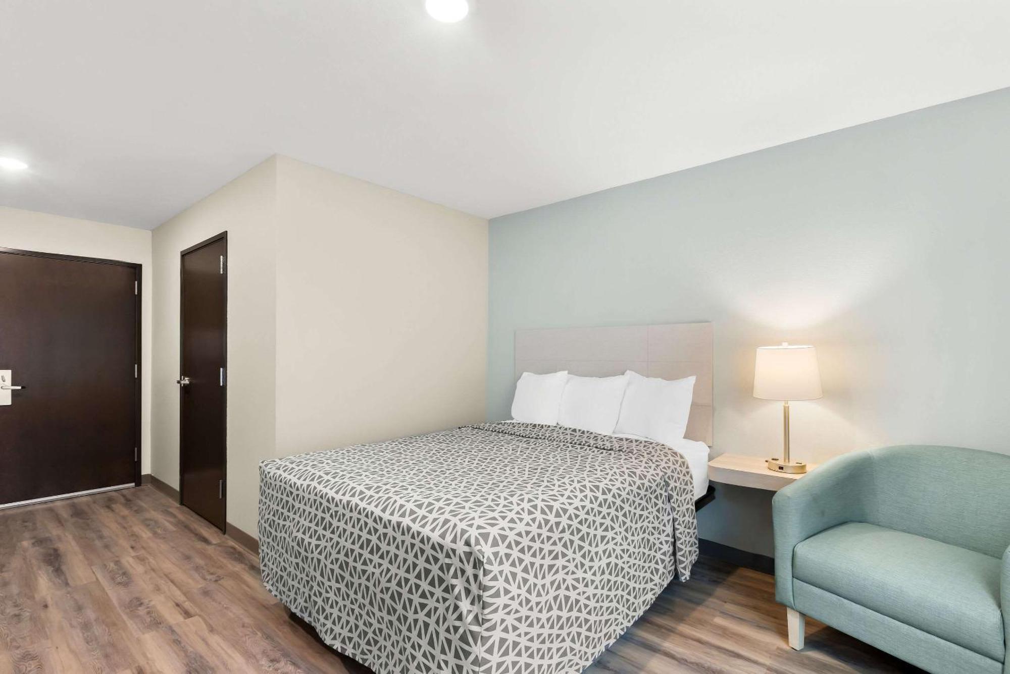 Woodspring Suites Savannah West Chatham Parkway Екстер'єр фото